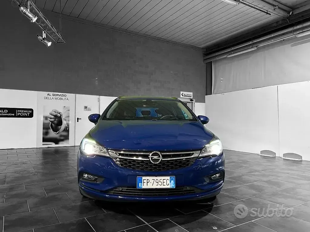 Usata Opel Astra Innovation 136 CV (100 kW) 2018 Blu Station wagon