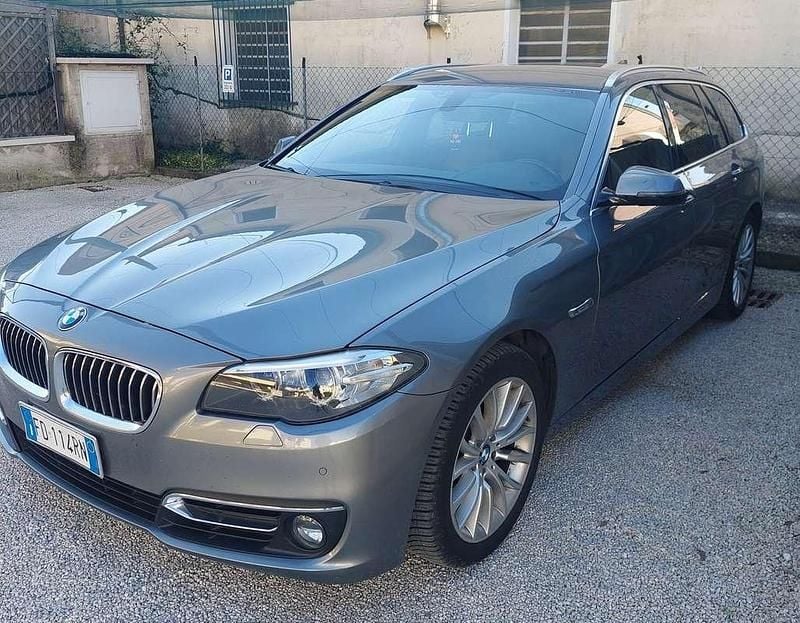 Usata BMW 520 Luxury Line 190 CV (139 kW) 2016 Grigio Station wagon