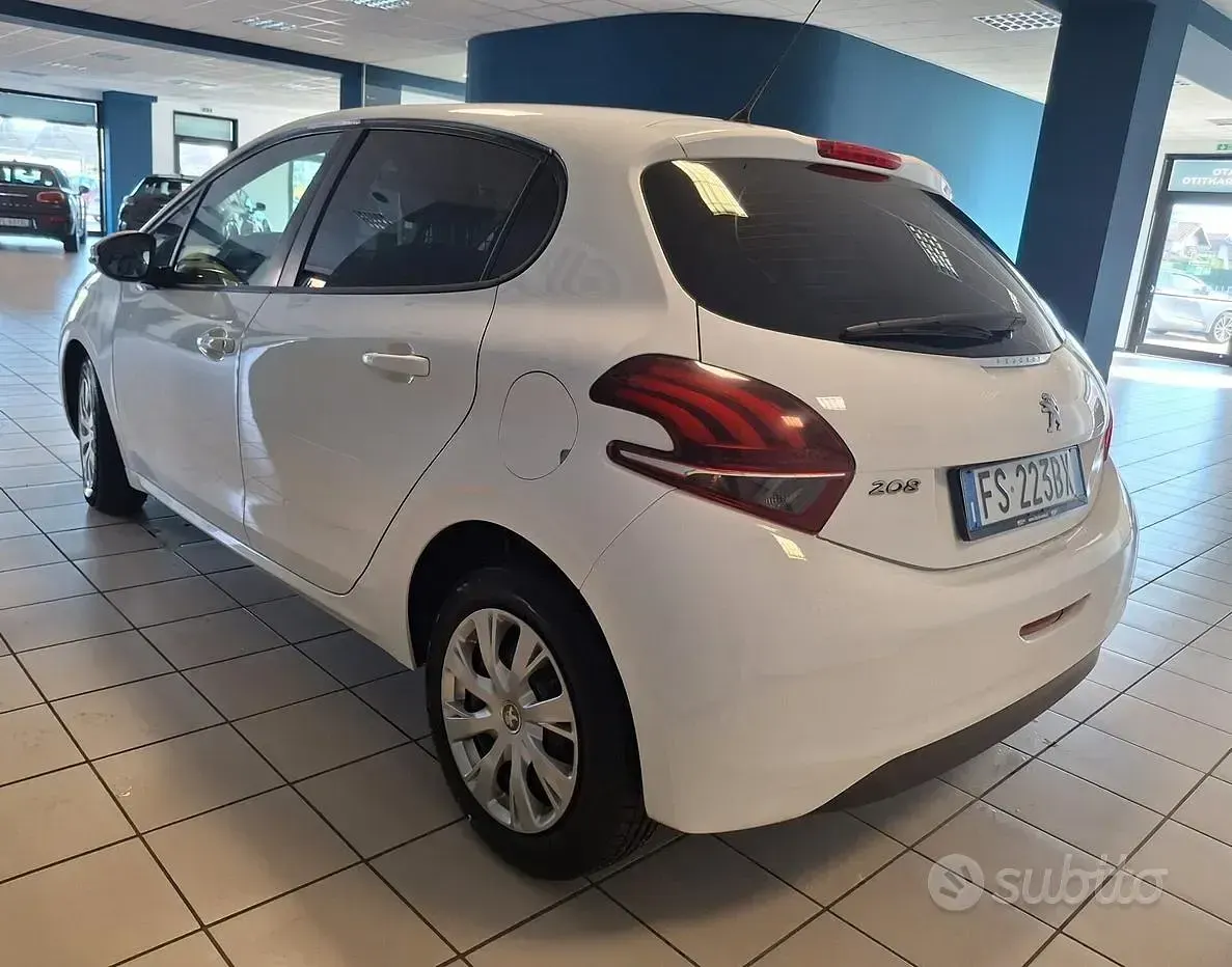 Usata Peugeot 208 Active 102 CV (75 kW) 2018 Bianco Utilitaria
