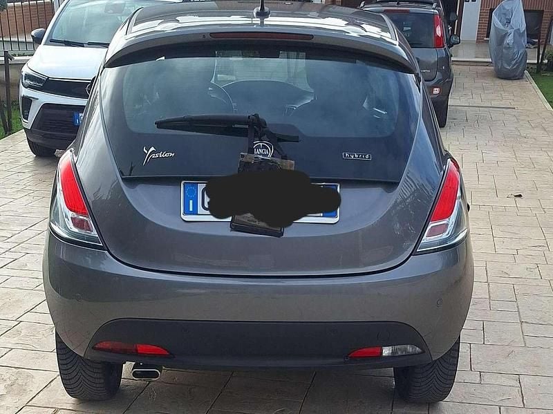 Usata Lancia Ypsilon Gold 69 CV (50 kW) 2023 Grigio Utilitaria