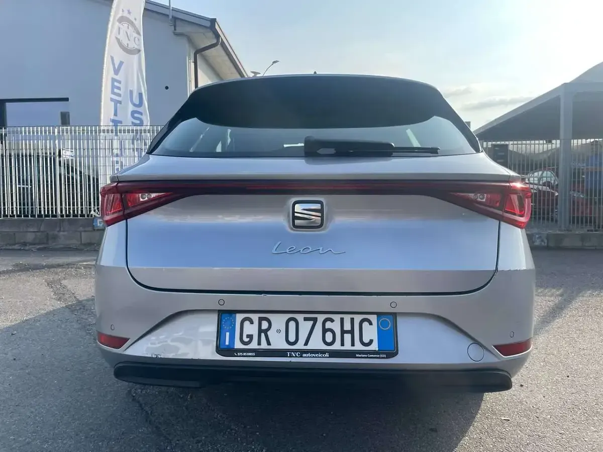 Usata Seat Leon Business 150 CV (110 kW) 2023 Argento Station wagon