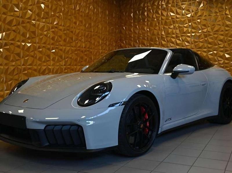Usata Porsche 992 541 CV (397 kW) 2026 Grigio gesso kreide/pelle nera Cabrio