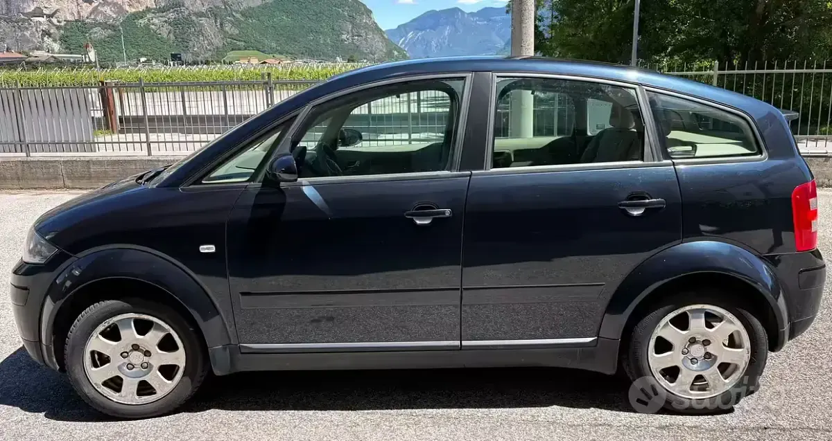 Usata Audi A2 75 CV (55 kW) 2004 Blu Utilitaria