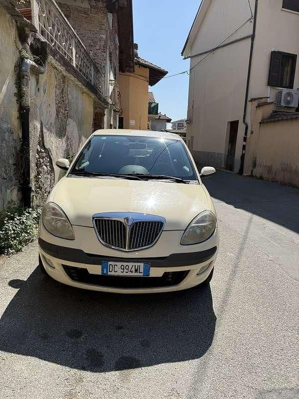 Usata Lancia Ypsilon 60 CV (44 kW) 2006 Giallo Utilitaria