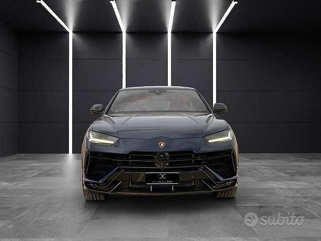 Usata Lamborghini Urus 666 CV (489 kW) 2024 Blu okeanos ad personam SUV