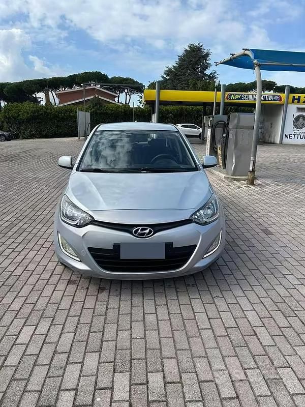 Usata Hyundai i20 Edition 75 CV (55 kW) 2014 Grigio Utilitaria