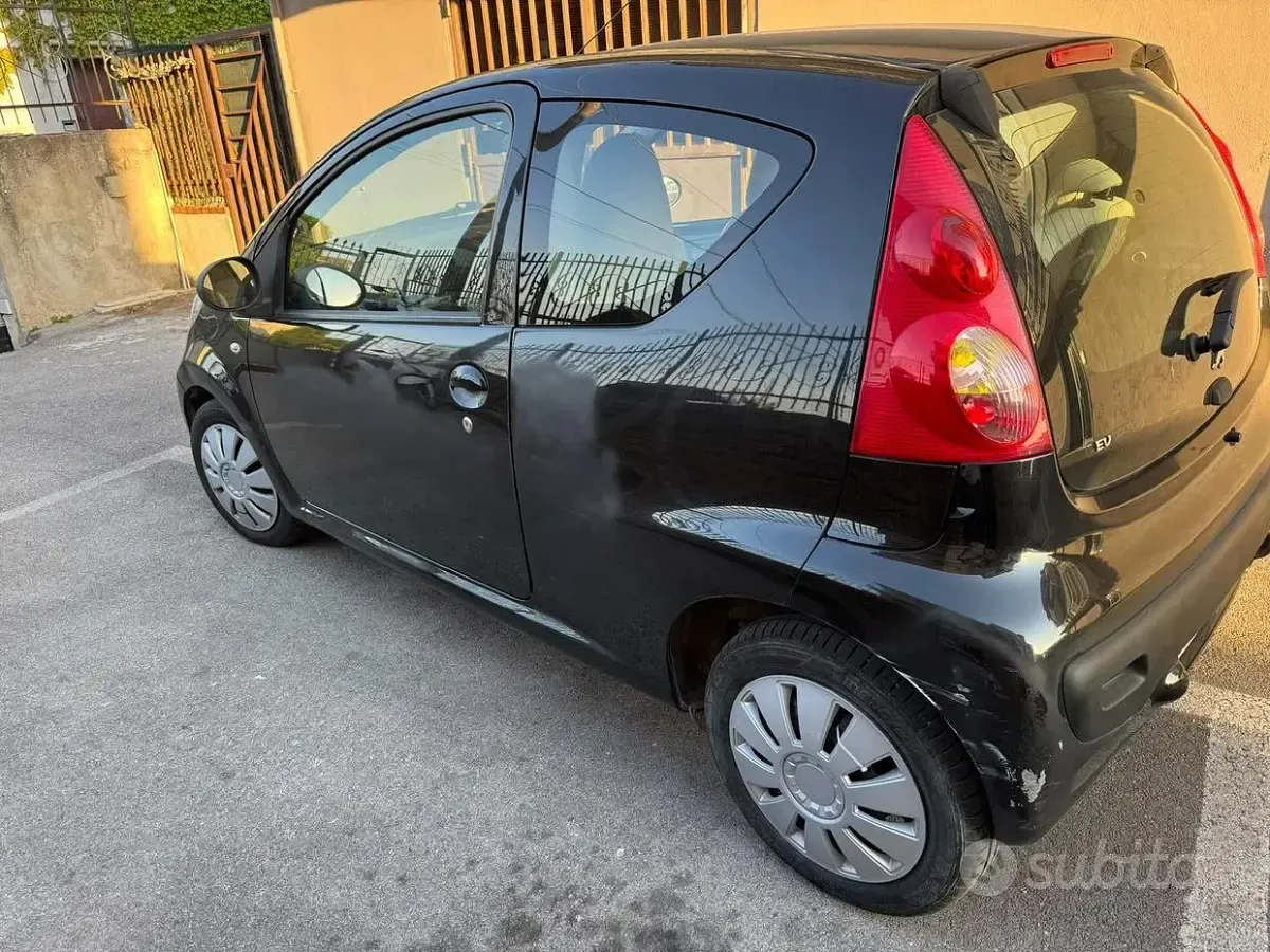 Usata Peugeot 107 68 CV (50 kW) 2007 Nero Utilitaria