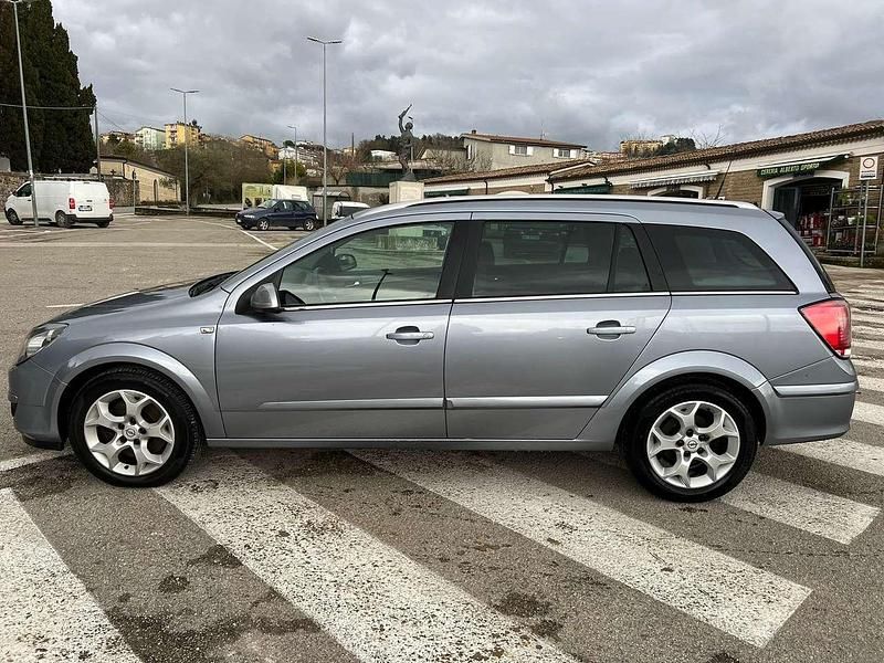 Usata Opel Astra Cosmo 120 CV (88 kW) 2005 Grigio Station wagon