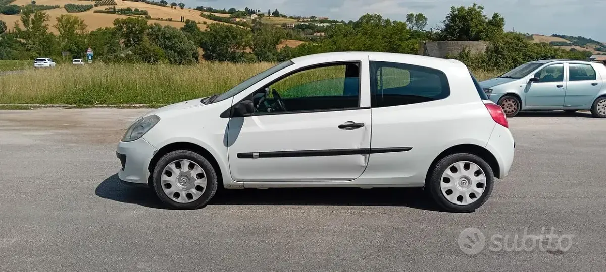 Usata Renault Clio II 85 CV (62 kW) 2007 Bianco Furgone