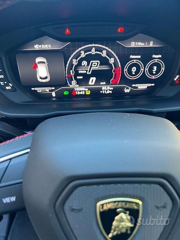 Usata Lamborghini Urus 666 CV (489 kW) 2023 Nero SUV