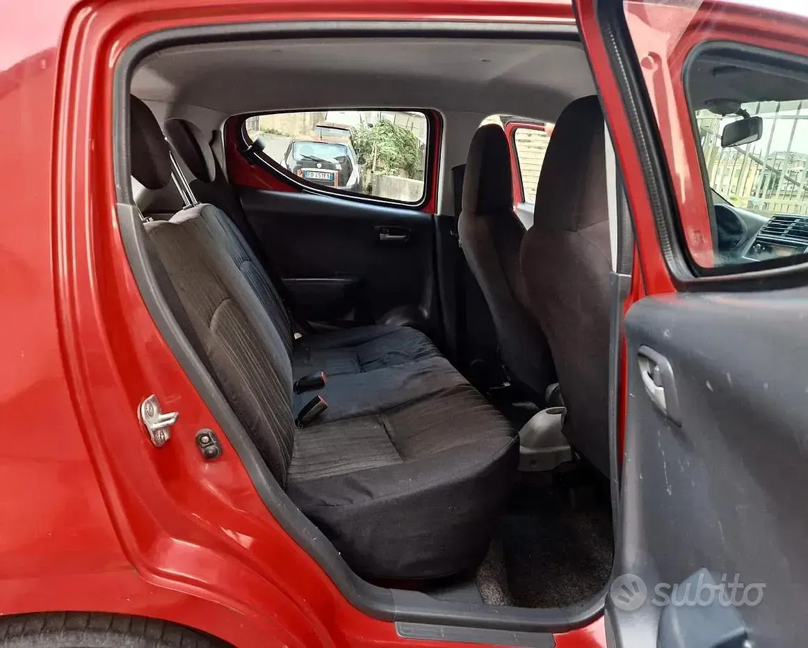 Usata Nissan Pixo 68 CV (50 kW) 2011 Rosso Utilitaria