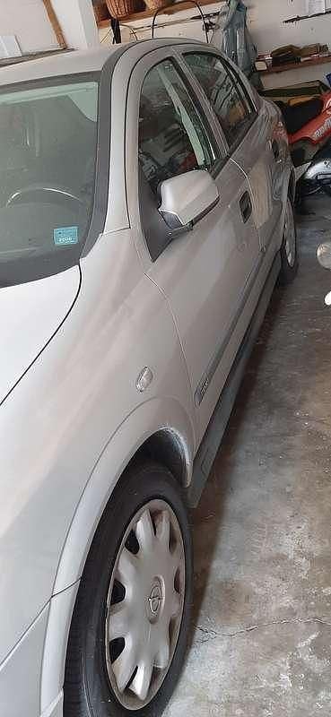 Usata Opel Astra Club 101 CV (74 kW) 1999 Argento Berlina