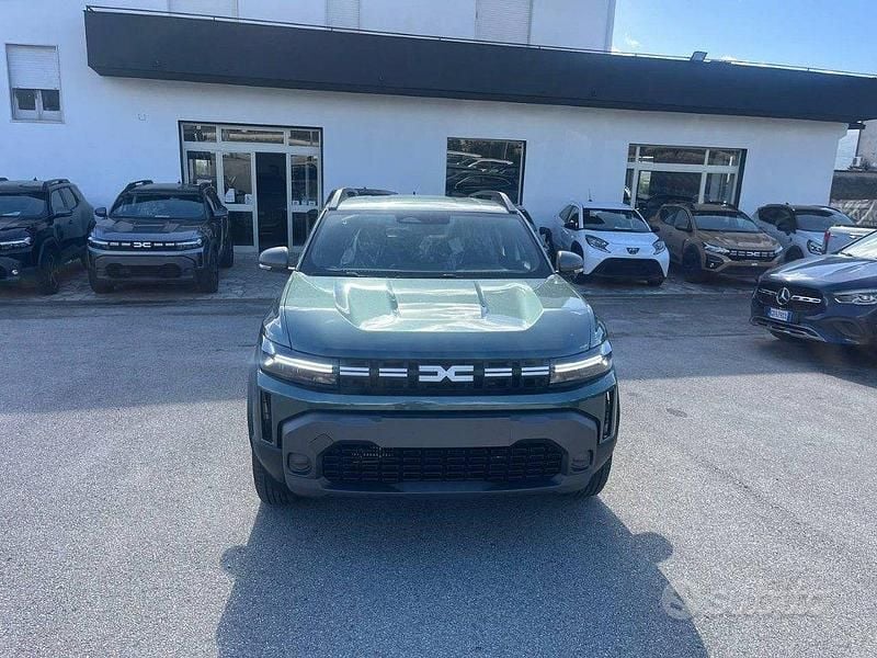 Verde Nuova 2025 Dacia Duster Expression SUV | 24.300 € (Cara) - Immagine 1/4
