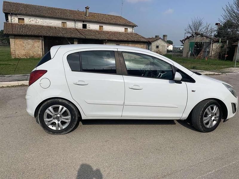 Usata Opel Corsa Edition 95 CV (69 kW) 2011 Utilitaria