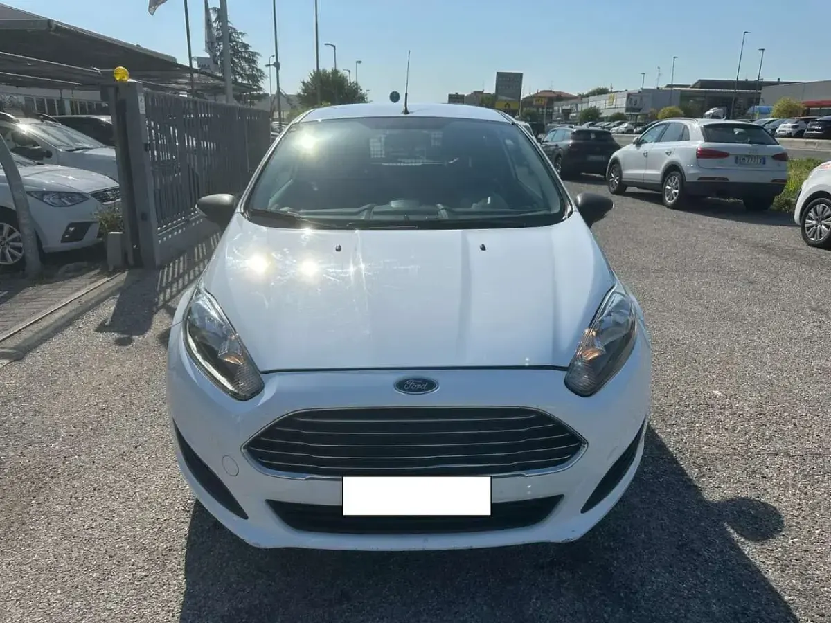 Usata Ford Fiesta 75 CV (55 kW) 2014 Bianco Utilitaria