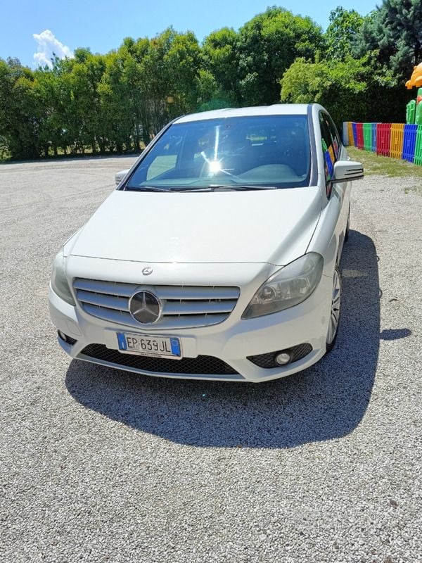 Usata Mercedes B180 2011 Bianco Monovolume