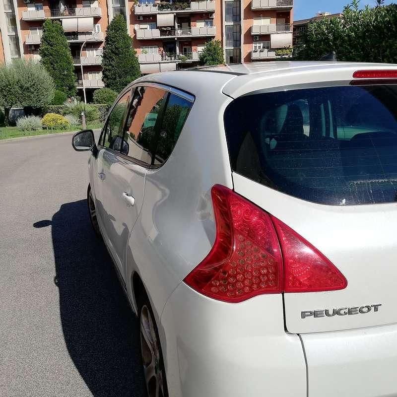 Usata Peugeot 3008 Allure 150 CV (110 kW) 2011 Bianco Monovolume