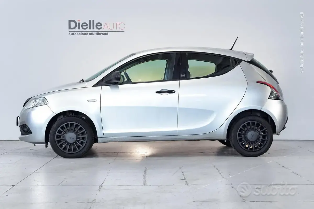 Usata Lancia Ypsilon Silver 95 CV (69 kW) 2020 Grigio Utilitaria