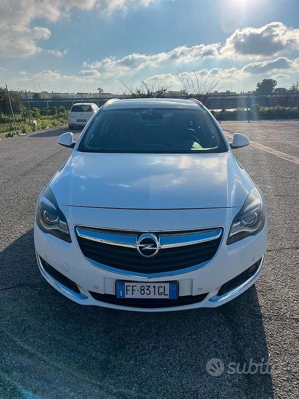 Usata Opel Insignia Business 170 CV (125 kW) 2016 Bianco Station wagon