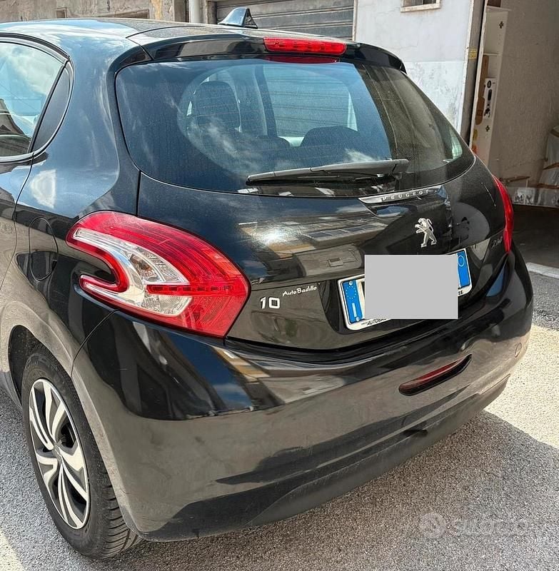Usata Peugeot 208 68 CV (50 kW) 2013 Nero Utilitaria
