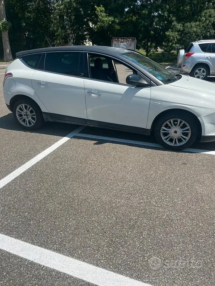 Usata Lancia Delta 132 CV (97 kW) 2013 Bianco Utilitaria