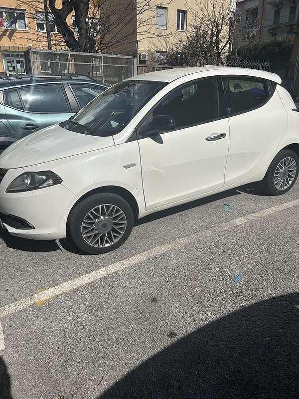 Usata Lancia Ypsilon S 86 CV (63 kW) 2013 Utilitaria