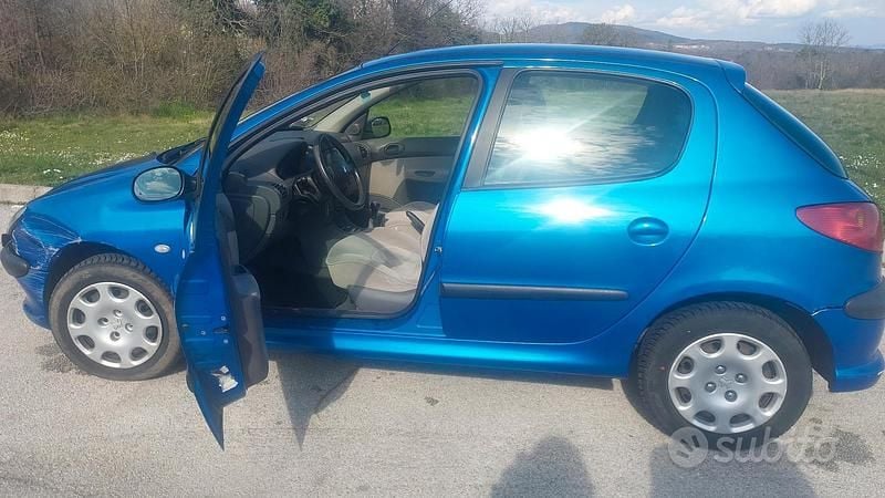 Usata Peugeot 206 2005 Blu Utilitaria