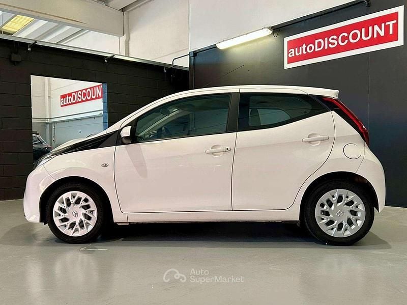 Usata Toyota Aygo Cool 72 CV (52 kW) 2019 Bianco Utilitaria