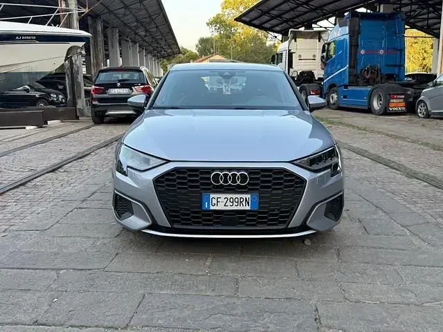 Usata Audi A3 Sportback Business 110 CV (80 kW) 2021 Argento Utilitaria