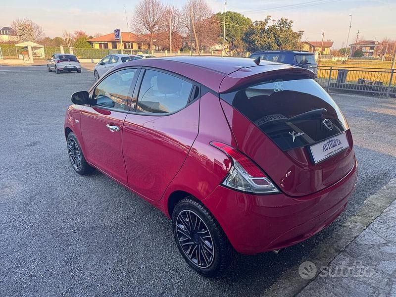 Usata Lancia Ypsilon Gold 69 CV (50 kW) 2019 Rosso Utilitaria