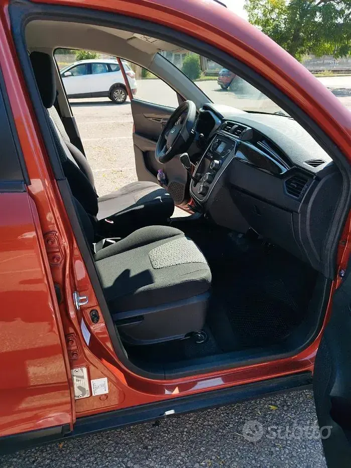 Usata Mahindra KUV100 83 CV (61 kW) 2019 Rosso SUV