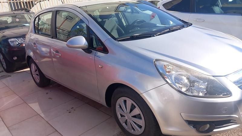 Usata Opel Corsa Enjoy 80 CV (58 kW) 2009 Argento Utilitaria
