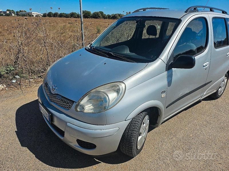 Usata Toyota Yaris 75 CV (55 kW) 2003 Grigio Station wagon