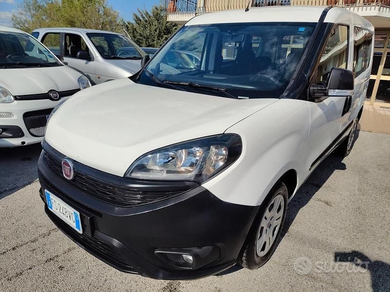 Usata Fiat Doblò Lounge 95 CV (69 kW) 2018 Bianco Monovolume