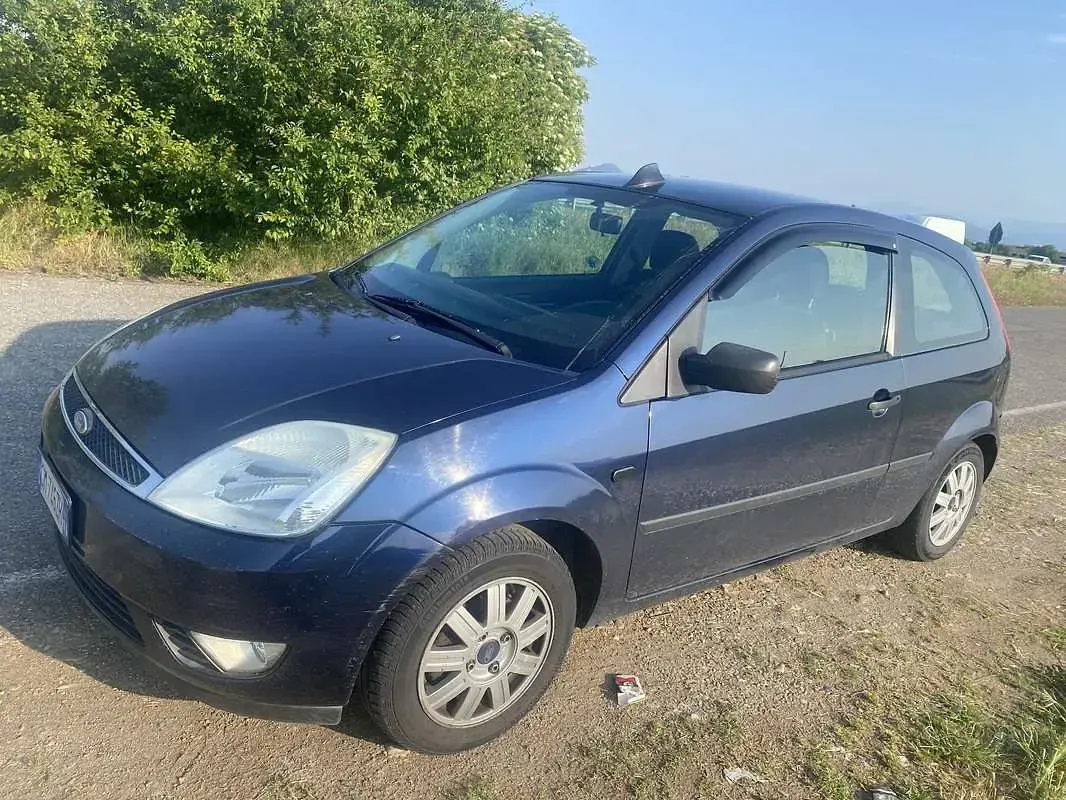 Begagnad Ford Fiesta Ghia 79 HK (58 kW) 2004 Halvkombi