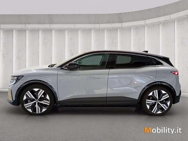 Usata Renault Megane E-Tech Iconic 161 kW (220 CV) 2022 Grigio artico Berlina