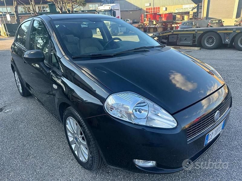 Nero Usata 2006 Fiat Grande Punto Due volumi | 1550 € (Buon prezzo) - Immagine 1/4