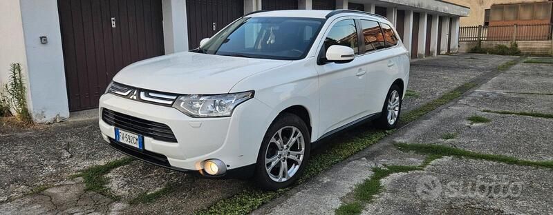 Usata Mitsubishi Outlander Instyle 150 CV (110 kW) 2014 Bianco SUV