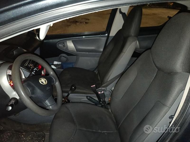 Usata Toyota Aygo 68 CV (50 kW) 2009 Grigio Utilitaria