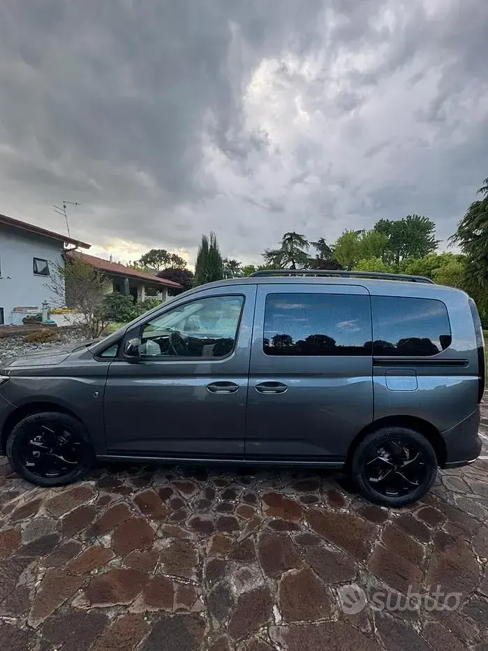 Usata Ford Tourneo Connect Sport 122 CV (89 kW) 2024 Monovolume