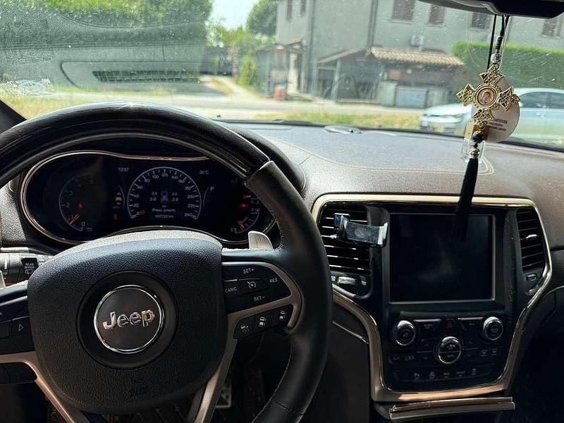 Grigio Usata 2016 Jeep Grand Cherokee Overland SUV | 22.000 € (Buon prezzo) - Immagine 1/4