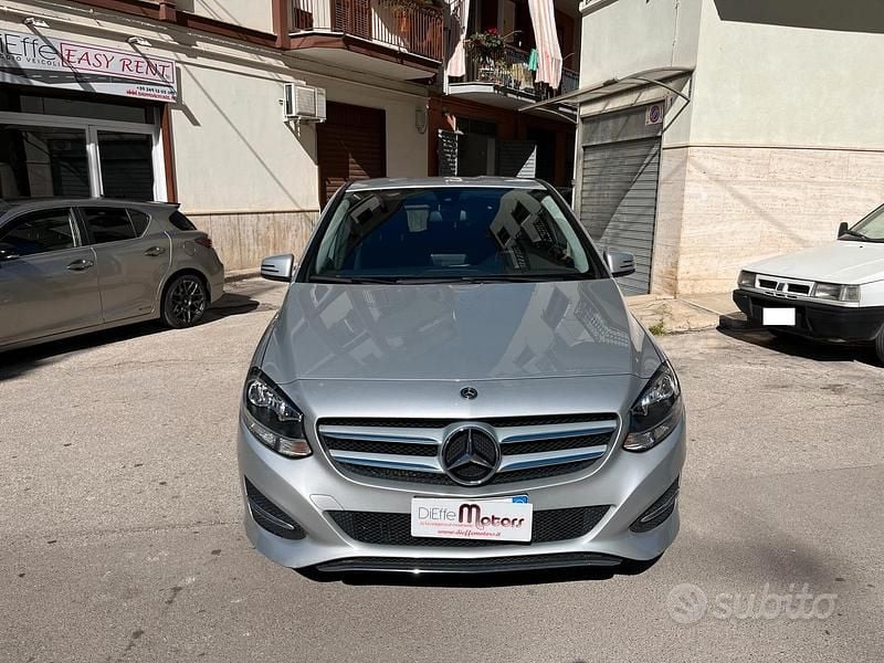 Usata Mercedes B160 Business 89 CV (65 kW) 2017 Grigio Monovolume