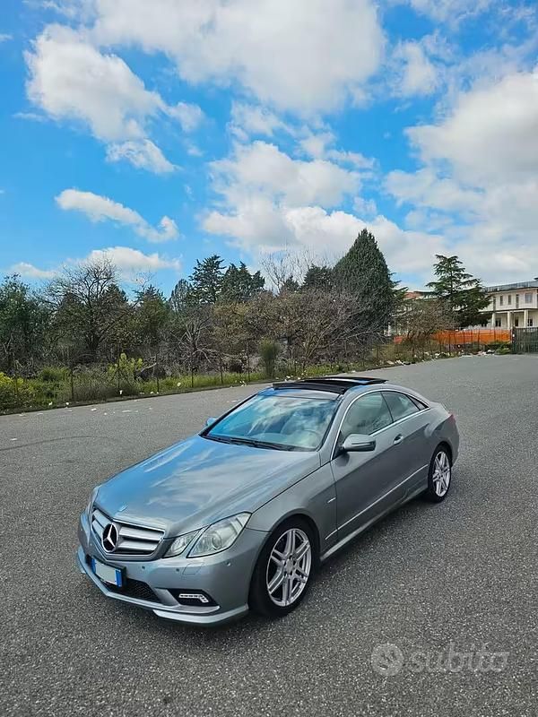 Usata Mercedes E250 Avantgarde 204 CV (150 kW) 2010 Grigio Coupé