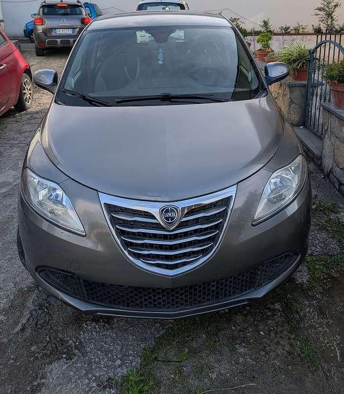 Usata 2013 Lancia Ypsilon Due volumi | 4500 € (Buon prezzo) - Immagine 1/4
