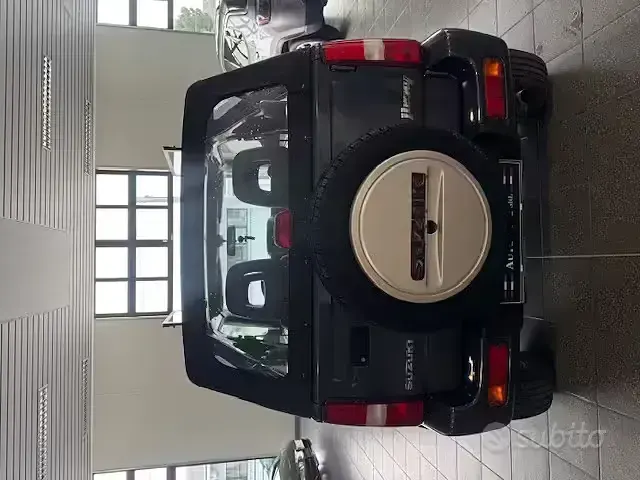 Usata Suzuki Jimny 80 CV (58 kW) 2007 Grigio SUV