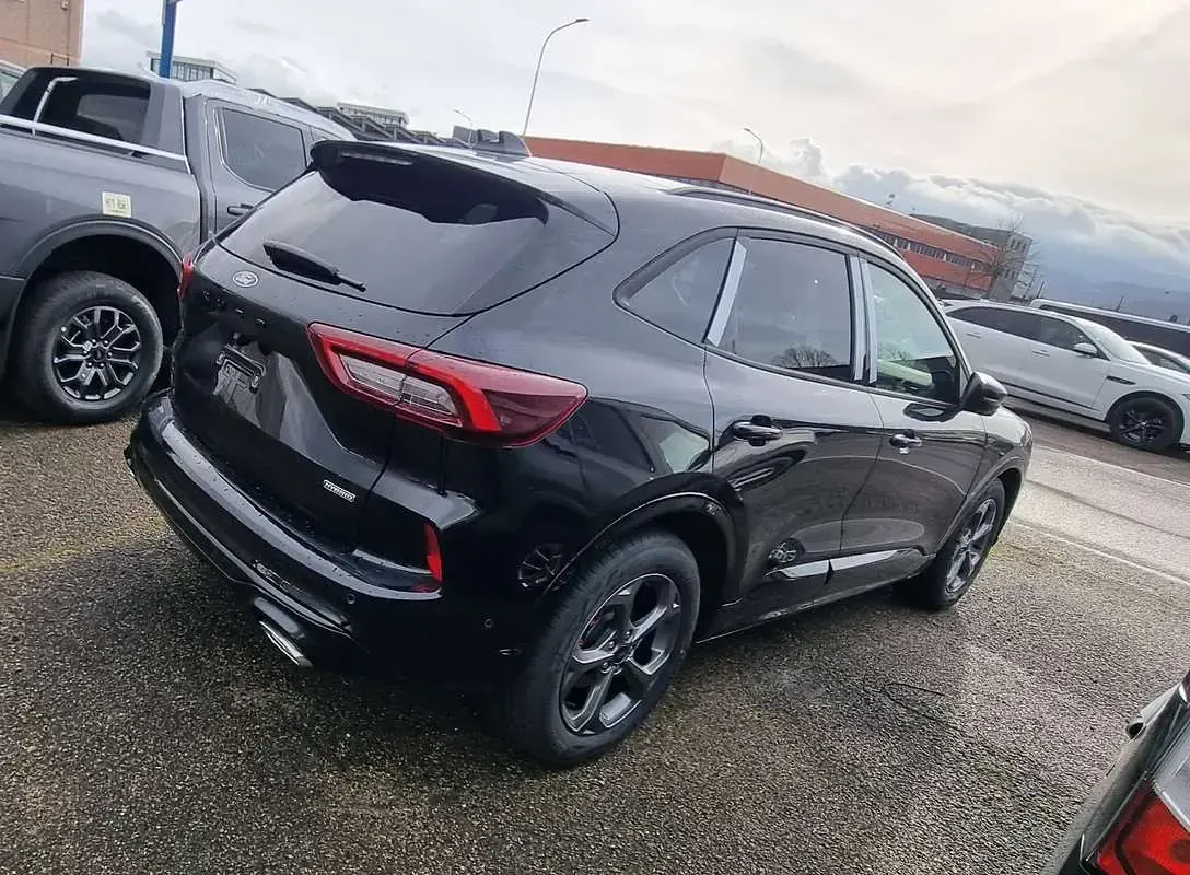 Usata Ford Kuga ST-Line X 151 CV (111 kW) 2025 Nero SUV