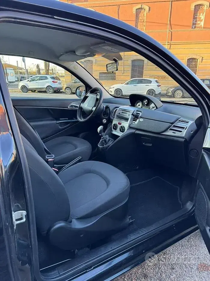 Usata Lancia Ypsilon 69 CV (50 kW) 2011 Nero Utilitaria