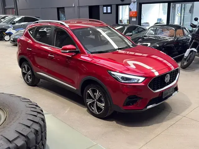 Usata MG ZS Luxury 106 CV (77 kW) 2025 Rosso metallizzato SUV