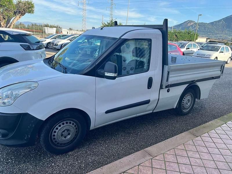 Usata Fiat Doblò 90 CV (66 kW) 2012 Bianco Monovolume