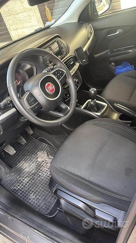 Usata Fiat Tipo 120 CV (88 kW) 2017 Grigio Berlina